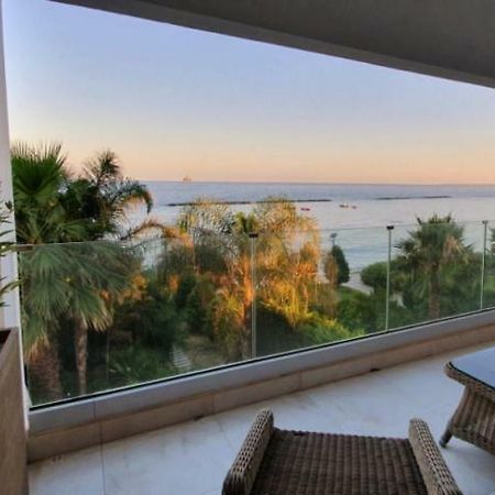 Pegasus Beach Front Appartement Limasol Buitenkant foto