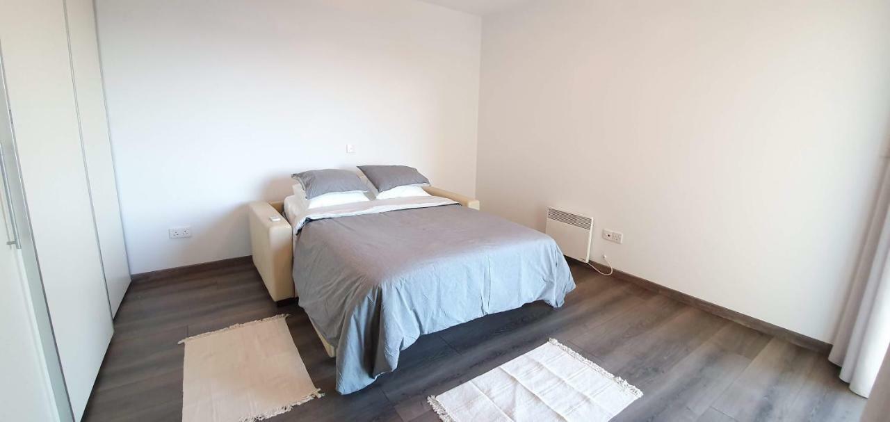 Pegasus Beach Front Appartement Limasol Buitenkant foto
