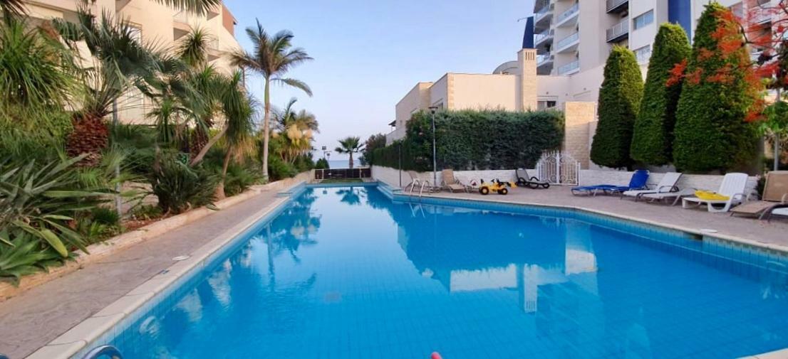 Pegasus Beach Front Appartement Limasol Buitenkant foto