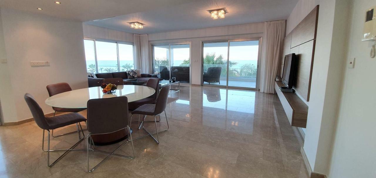 Pegasus Beach Front Appartement Limasol Buitenkant foto