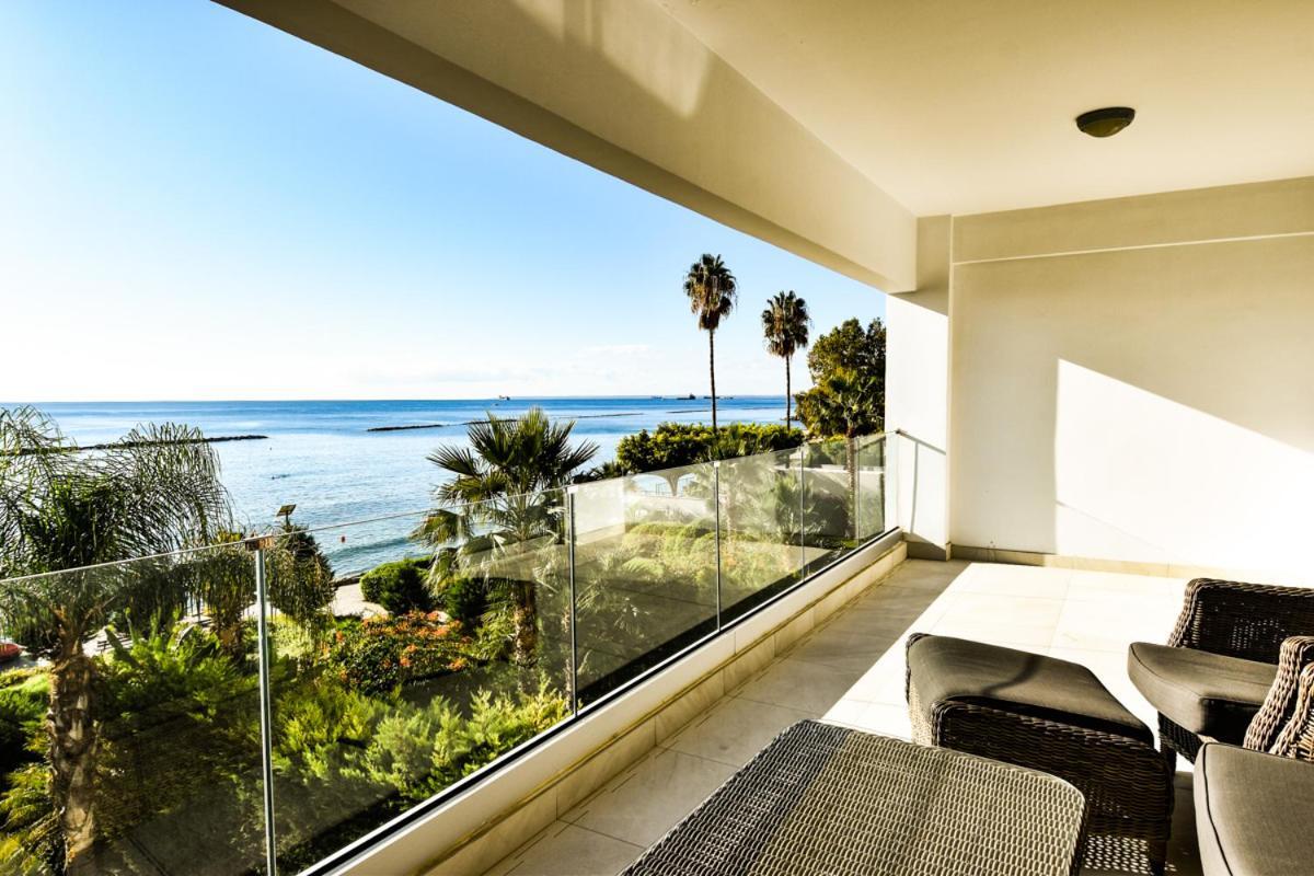 Pegasus Beach Front Appartement Limasol Buitenkant foto