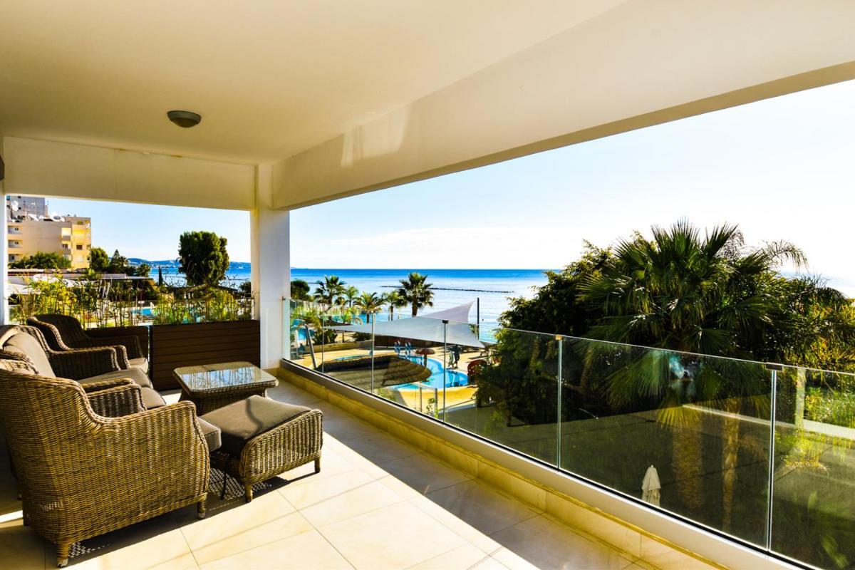 Pegasus Beach Front Appartement Limasol Buitenkant foto